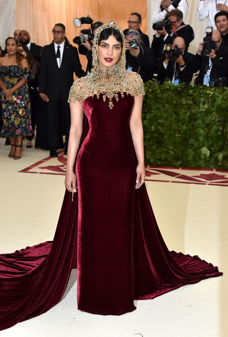 Fashion model, Clothing, Dress, Fashion, Haute couture, Shoulder, Carpet, Red carpet, Gown, Flooring,