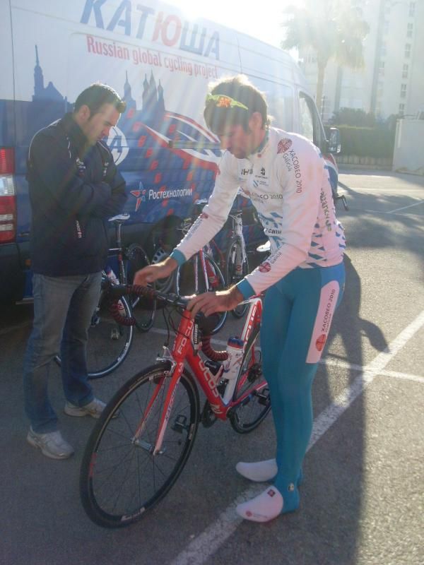Vladimir Isaychev gets his new bike set up
