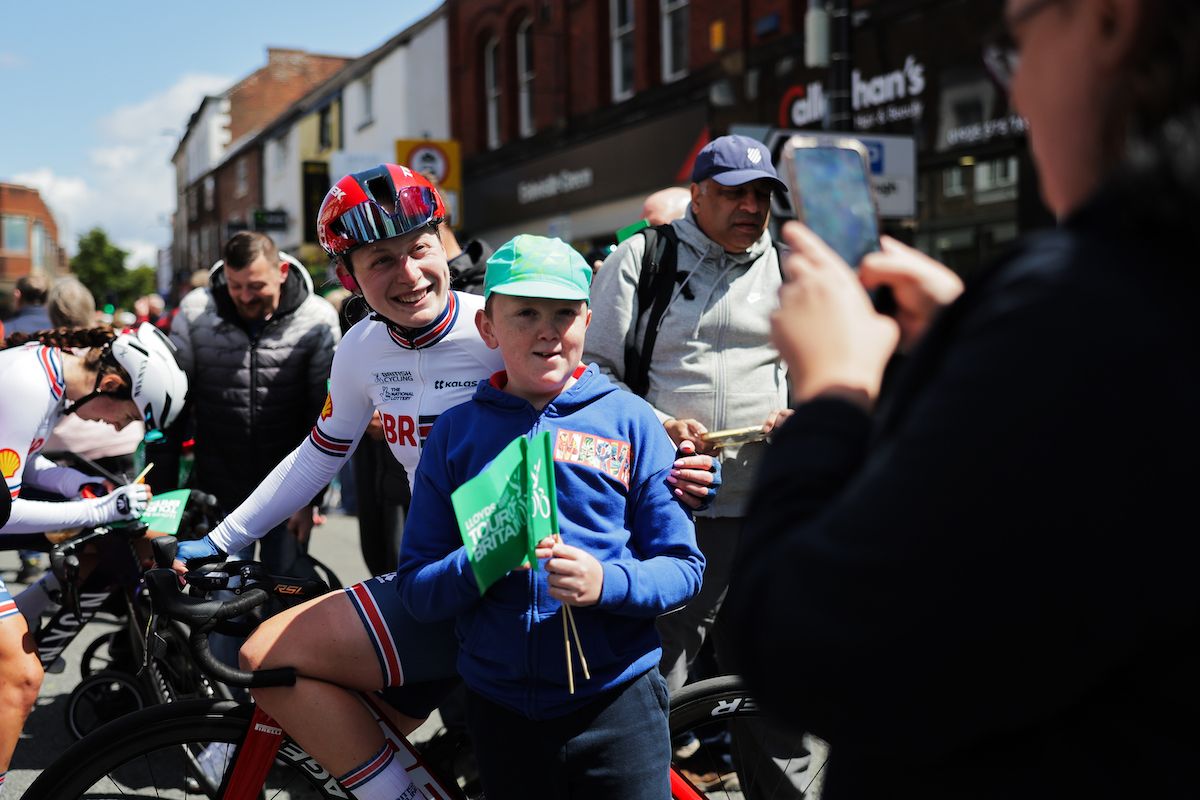 Elynor Backstedt (Great Britain National Team) with a young fan