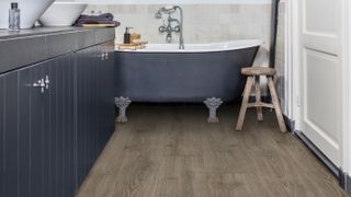waterproof laminate bathroom floor and rolltop bath