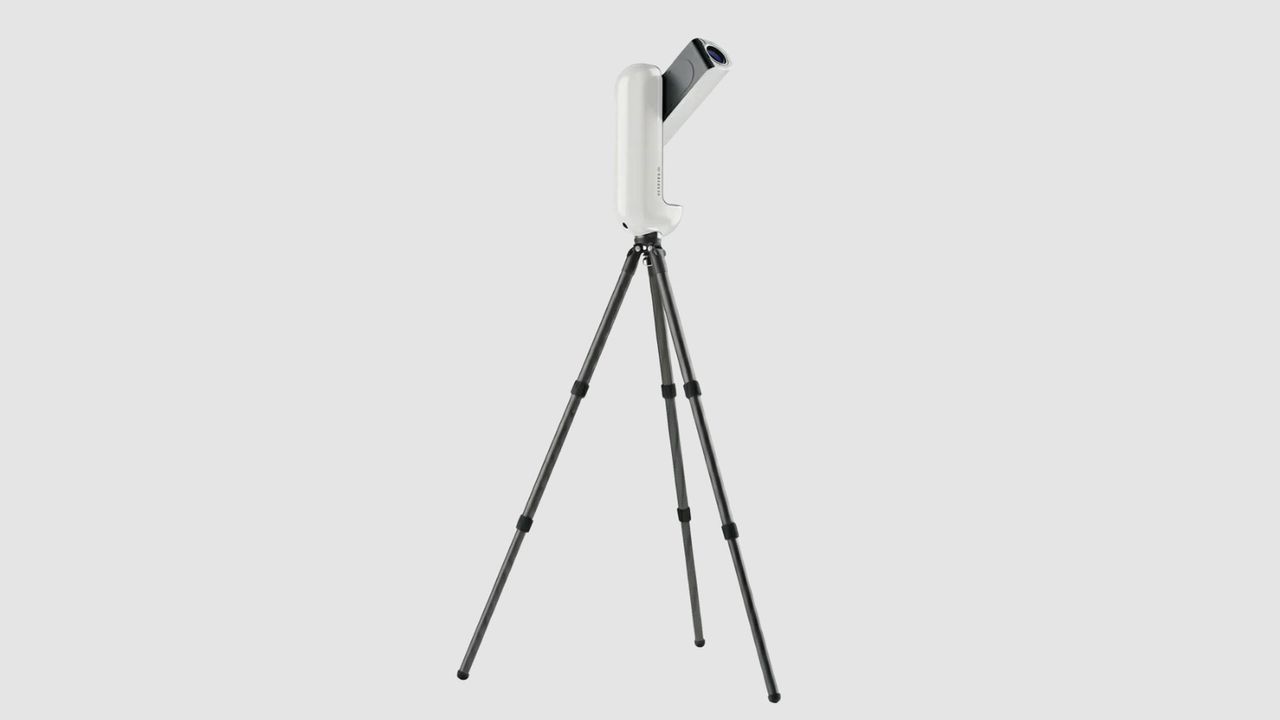 The Vaonis Vespera III on large tripod on a white background.