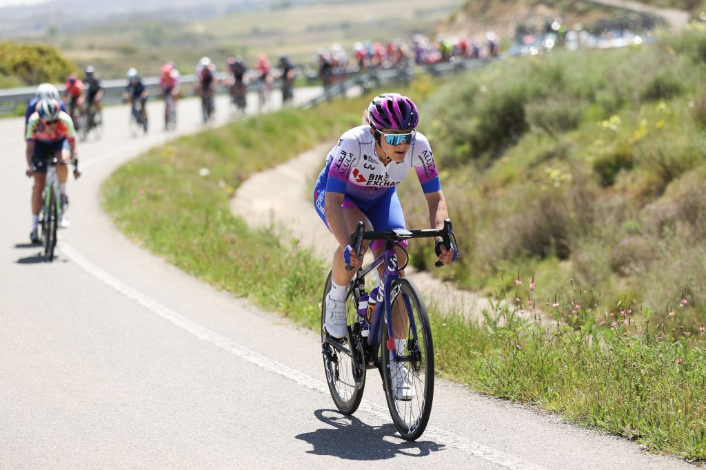 LABASTIDA SPAIN MAY 13 Kristen Faulkner of United States and Team Bikeexchange Jayco competes during the 1st Itzulia Women 2022 Stage 1 a 1059km stage from VitoriaGasteiz to Labastida ItzuliaWomen UCIWWT on May 13 2022 in Labastida Spain Photo by Gonzalo Arroyo MorenoGetty Images