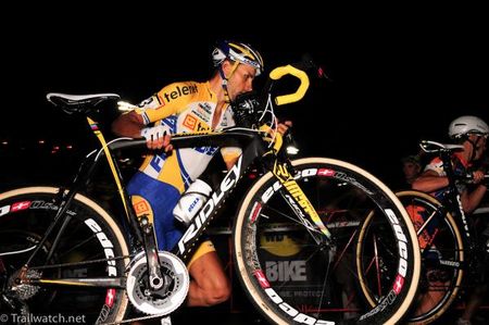 Rob Peeters (Telenet Fidea) lifting his bike over some barriers