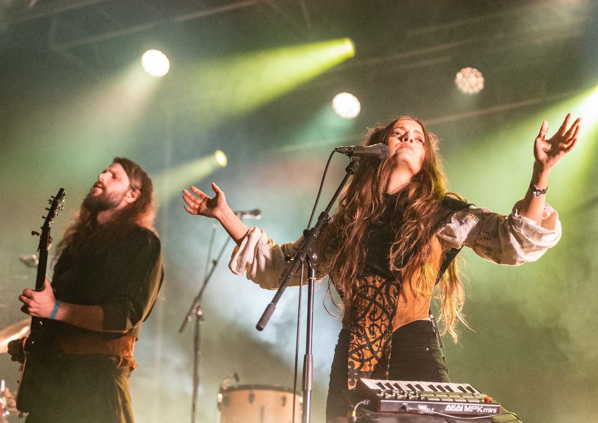 Kalandra onstage in 2022