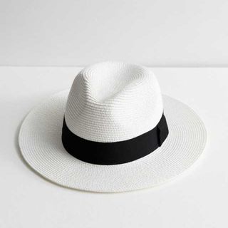 new look White Straw Effect Fedora Hat