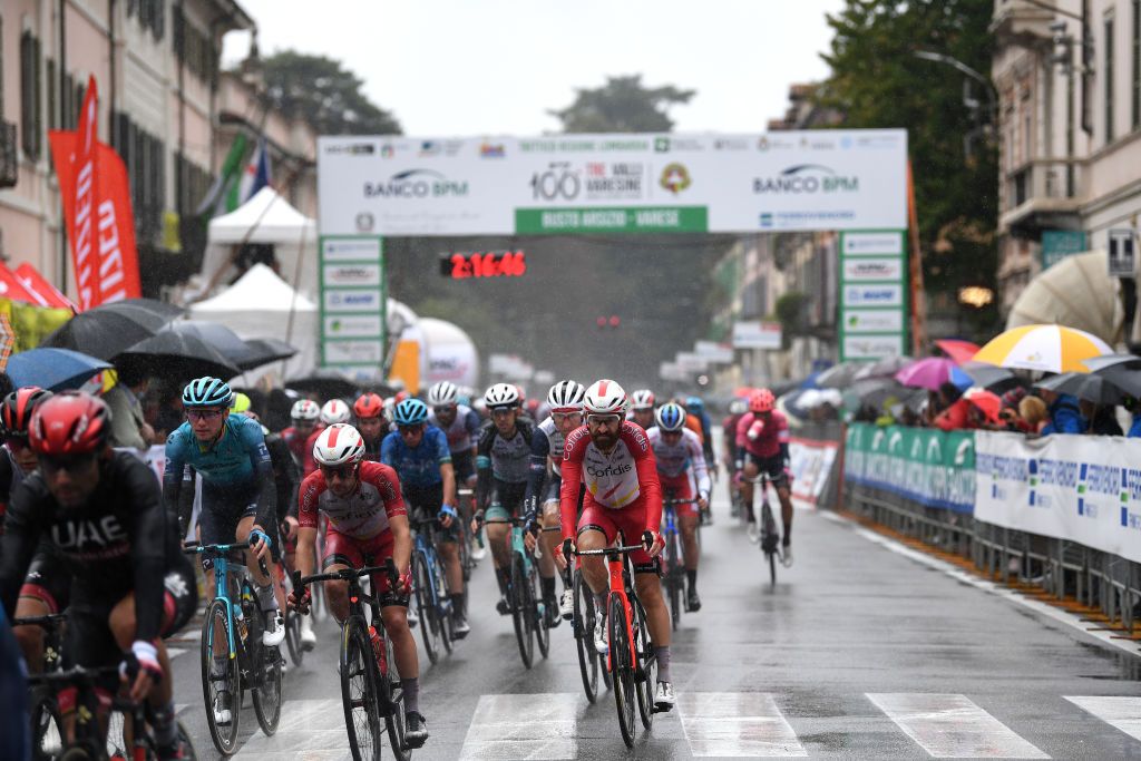 VARESE ITALY OCTOBER 05 LR Aleksander Vlasov of Russia and Team Astana Premier Tech Remy Rochas of France and Team Cofidis Simon Geschke of Germany and Team Cofidis and the peloton compete during the 100th Tre Valli Varesine a 1967km race from Busto Arsizio to Varese 377m AlfredoBindaVa on October 05 2021 in Varese Italy Photo by Tim de WaeleGetty Images