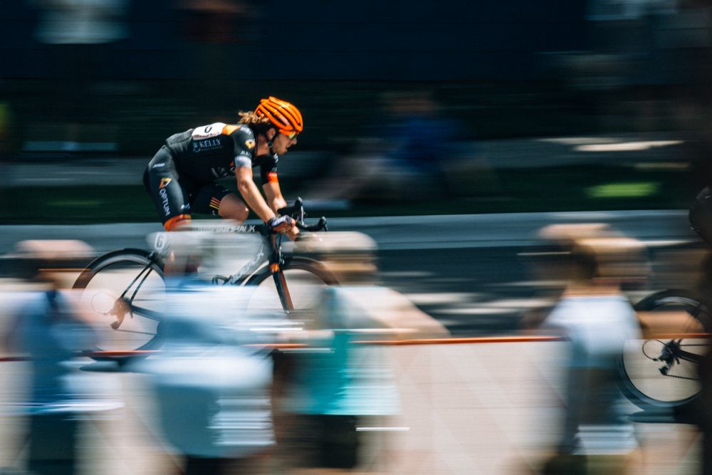 Scott Zwizanski rips by on the back stretch.