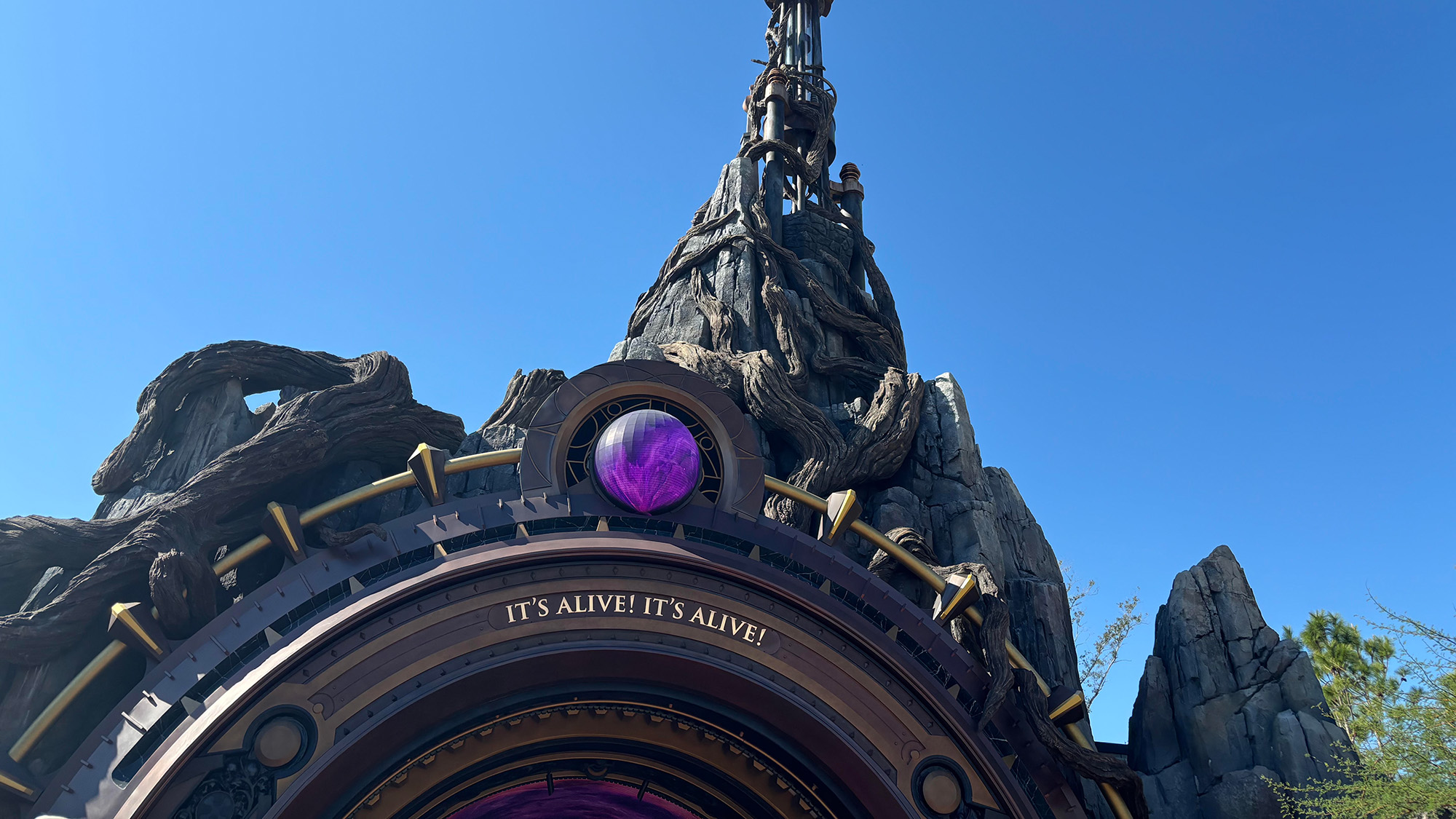 The portal for Dark Universe which takes parkgoers into Darkmoor.