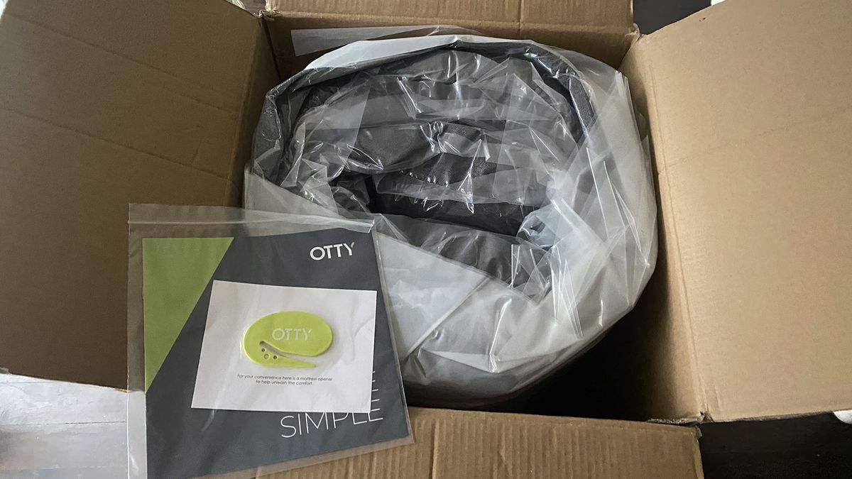 Otty Original Hybrid mattress rolled and in a box