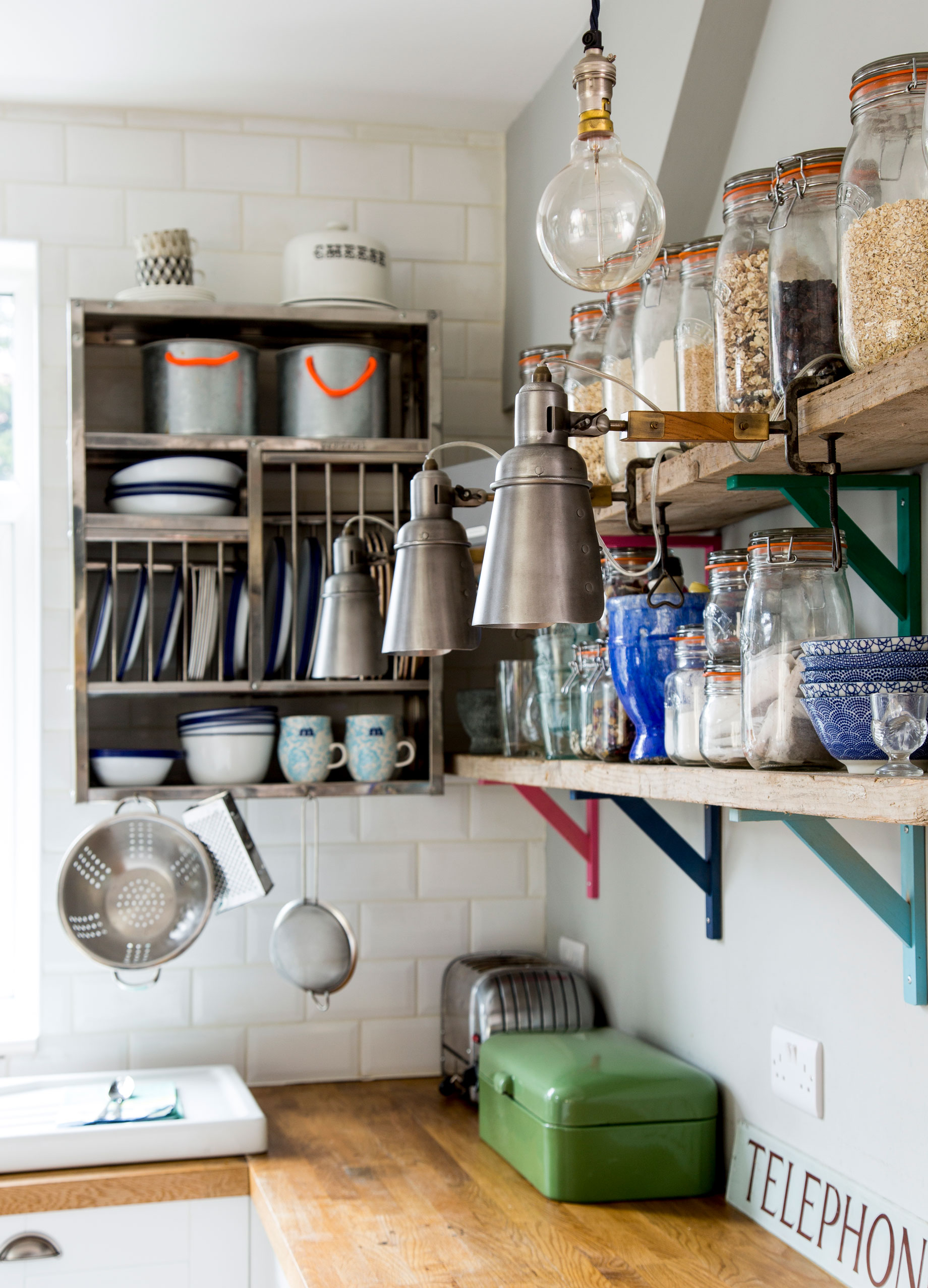 Cottage lighting ideas in a kitchen