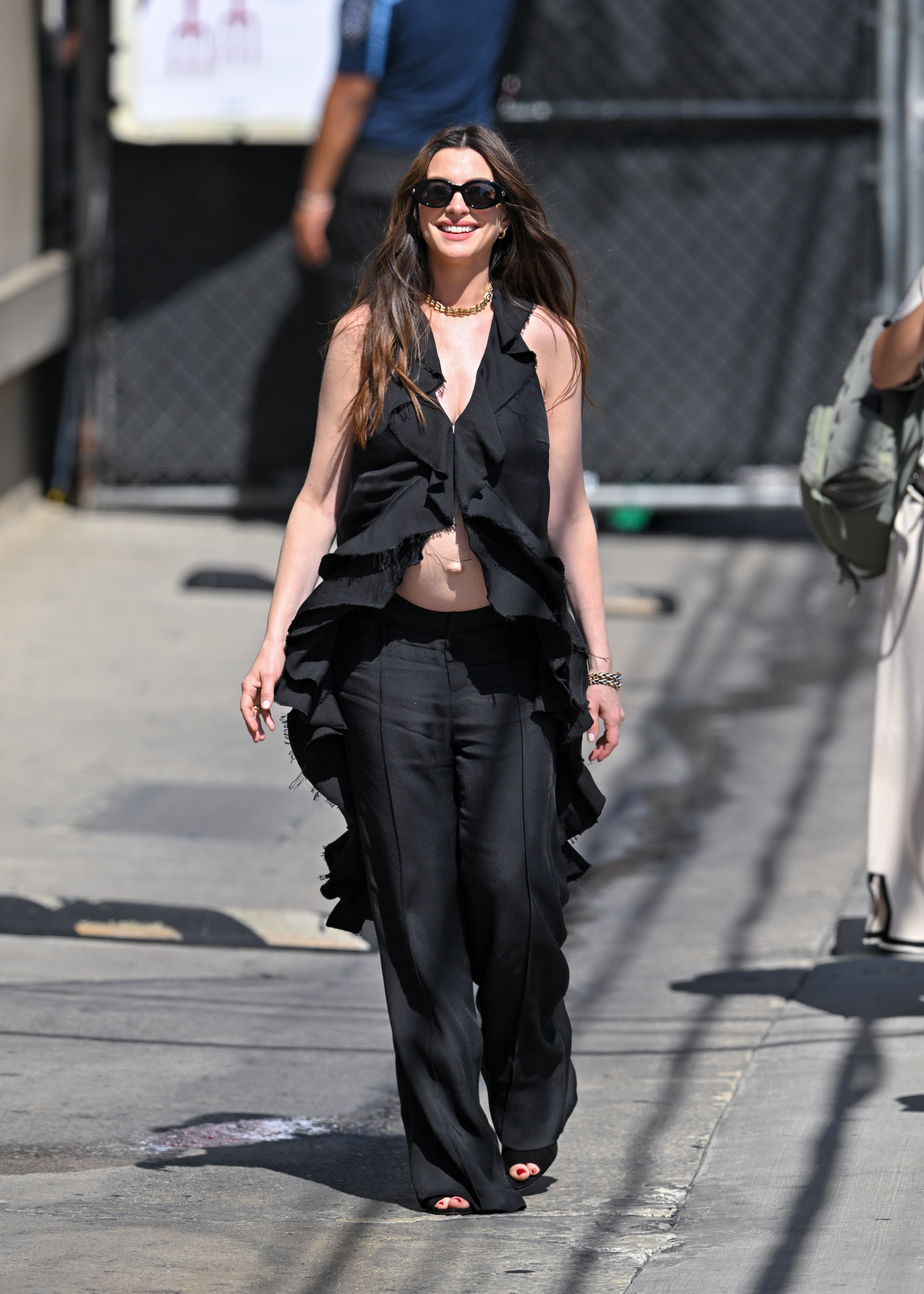 Anne Hathaway arrived at Jimmy Kimmel Live! wearing an all-black cool-mom look