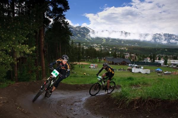 Mark Thompson leads teammate David Overstreet (Team Spike Shooter)