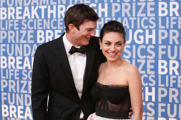 Actors Ashton Kutcher (L) and Mila Kunis attend the 2018 Breakthrough Prize at NASA Ames Research Center on December 3, 2017