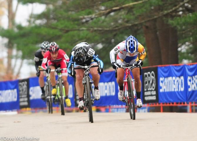 Arley Kemmerer (C3-Athletes Serving Athletes), right, takes on Laura Van Gilder (Mellow Mushroom) in the final sprint