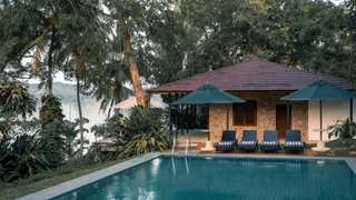 Glenross Living pool, Sri Lanka.