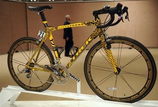 Shepard Fairey: "Hope" bike honouring Barack Obama's presidential campaign and used at Giro d'Italia.