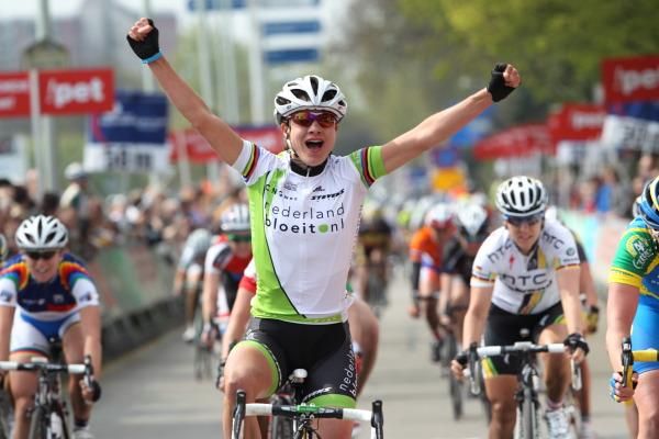 Marianne Vos (Nederland Bloeit) is delighted with her first Dutch World Cup win