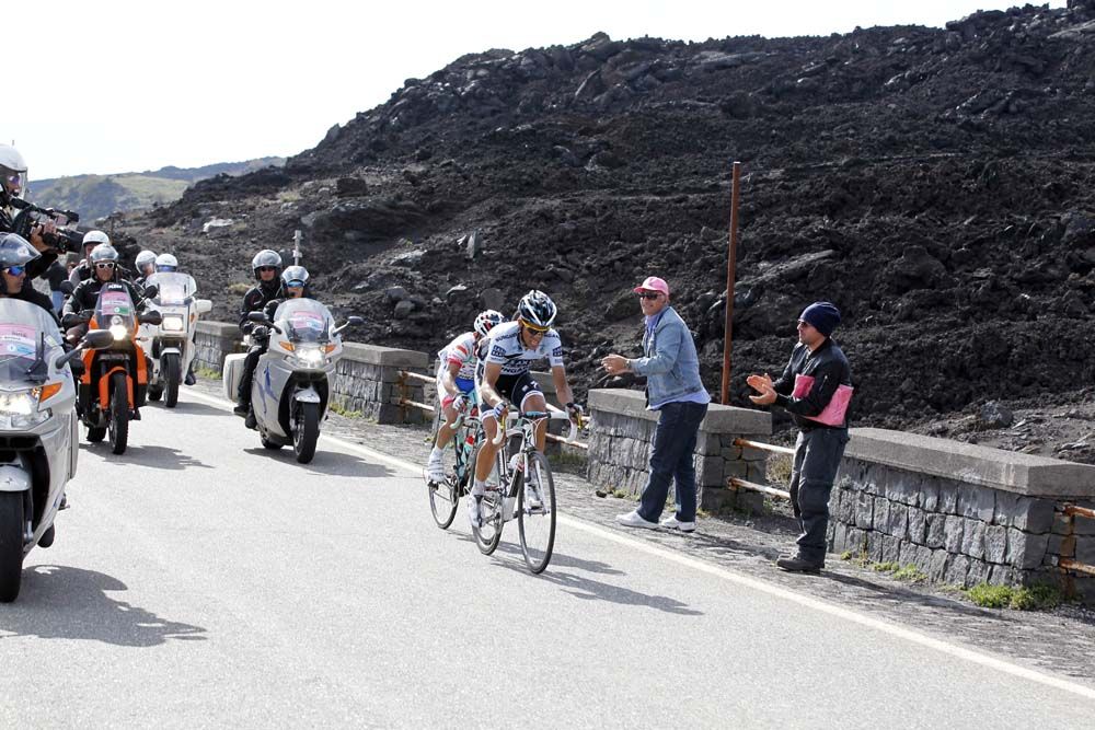 Jose Rujano sticks close to Alberto Contador's wheel at the 2011 Giro on Mount Etna