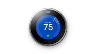 Nest Learning Thermostat valkoisella taustalla