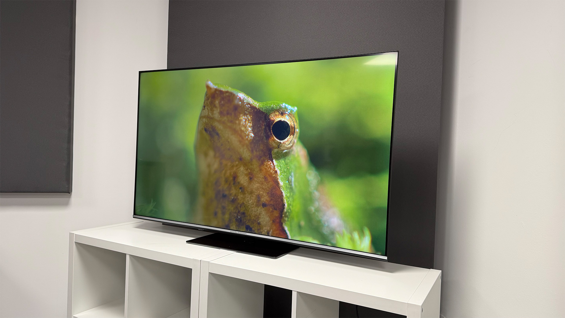 Mitchell &amp;amp; Brown QLED1811 QLED TV