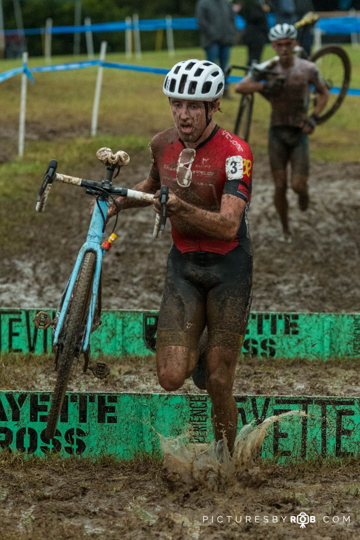 Gage Hecht (Donnelly Aevolo) choose not to risk it and dismounted over the barriers