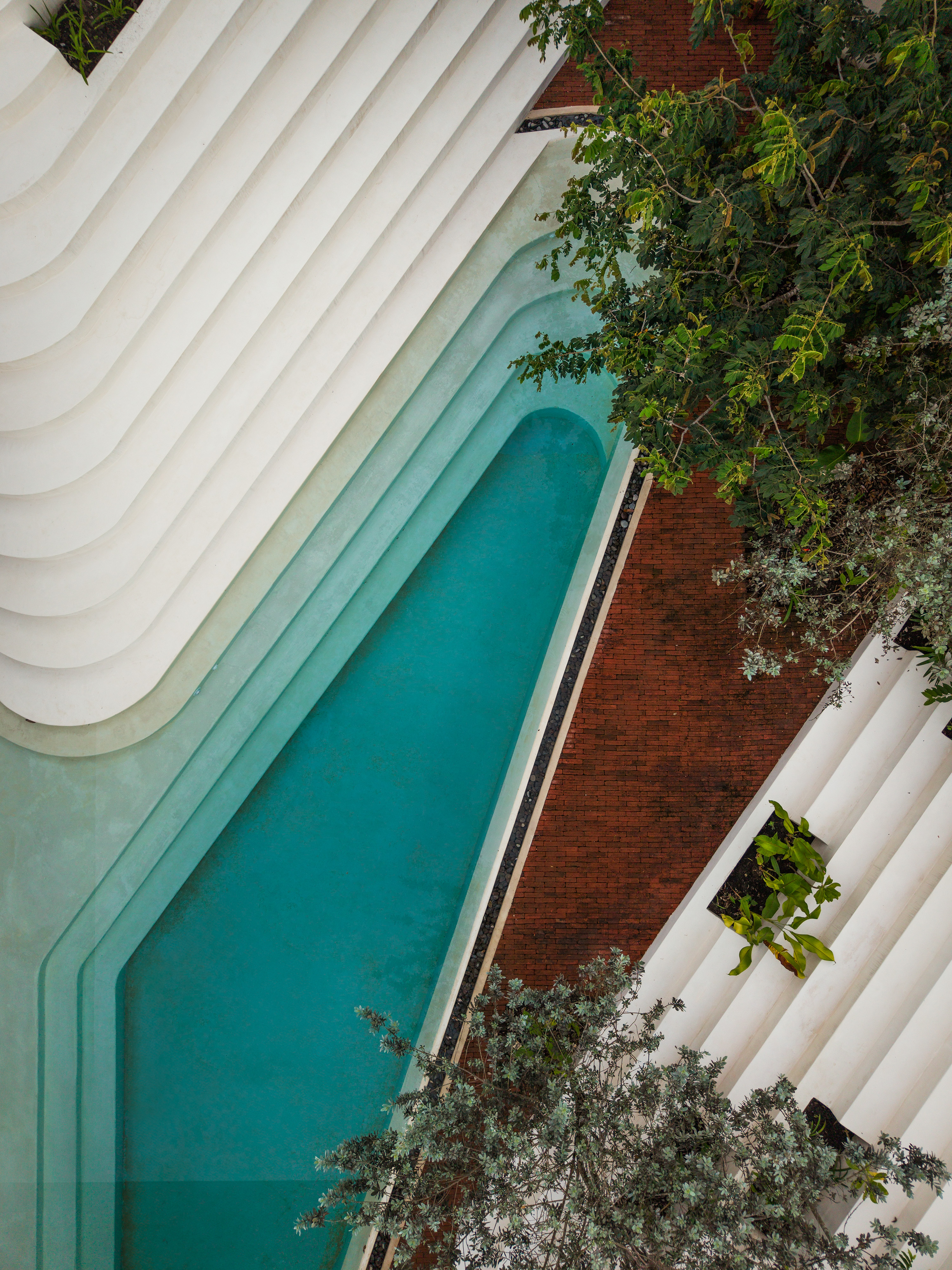 a sculptural Patio house in Costa Rica, textured, low volumes among tropical greenery