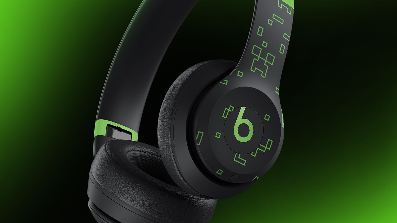 Image of the Beats Solo 4 Minecraft version.