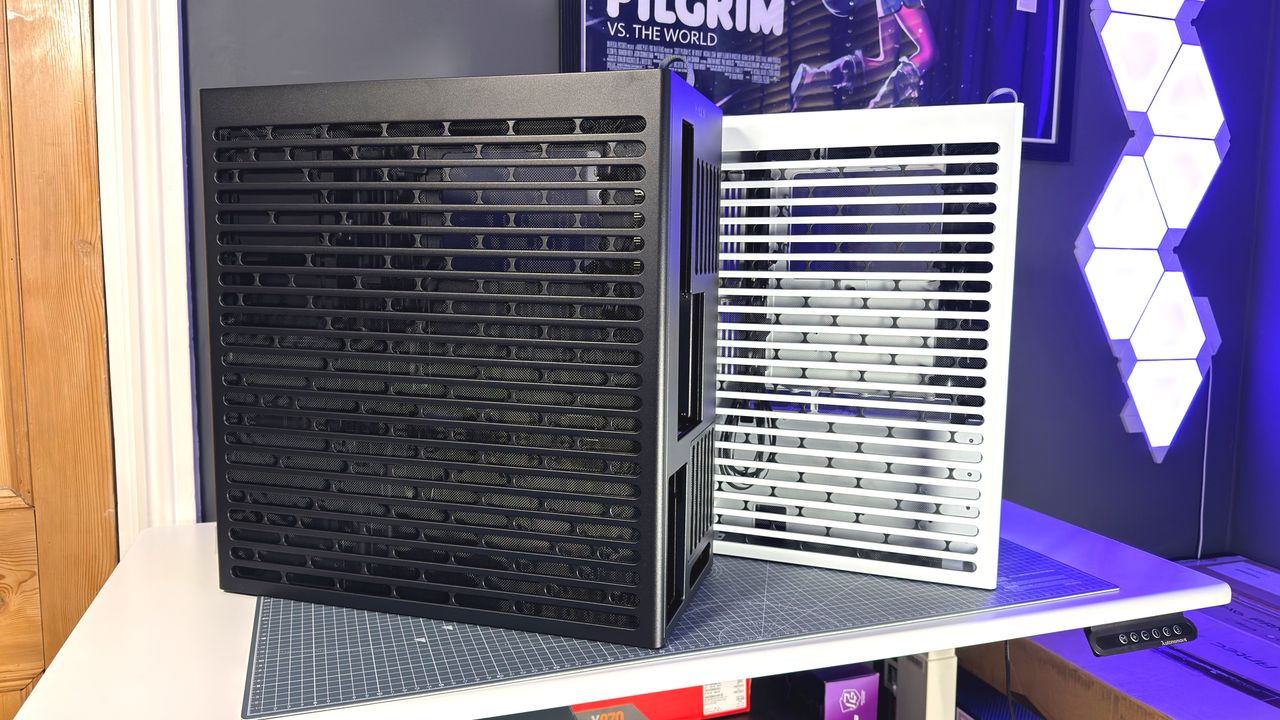 The Havn HS 360 PC case in black and white on a desk.