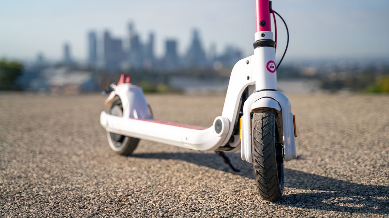 GoTrax Apex LE on an overlook in Los Angeles