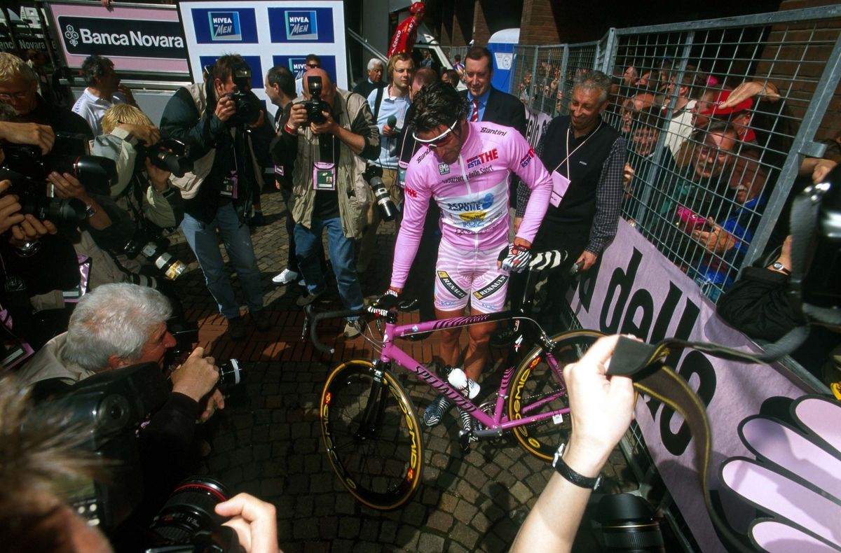 Mario Cipollini during the 2002 Giro d'Italia in Belgium