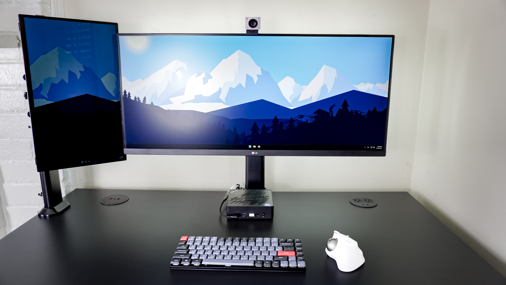 A dual-monitor setup built around the Minix Elite EU715-AI mini PC