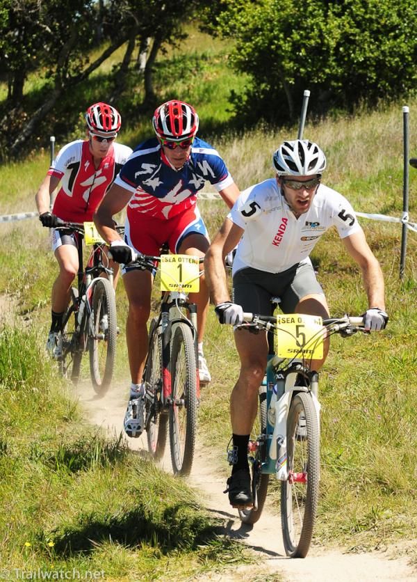 Sid Taberlay (H2O Overdrive) attempts to lay down the law at the front of the race