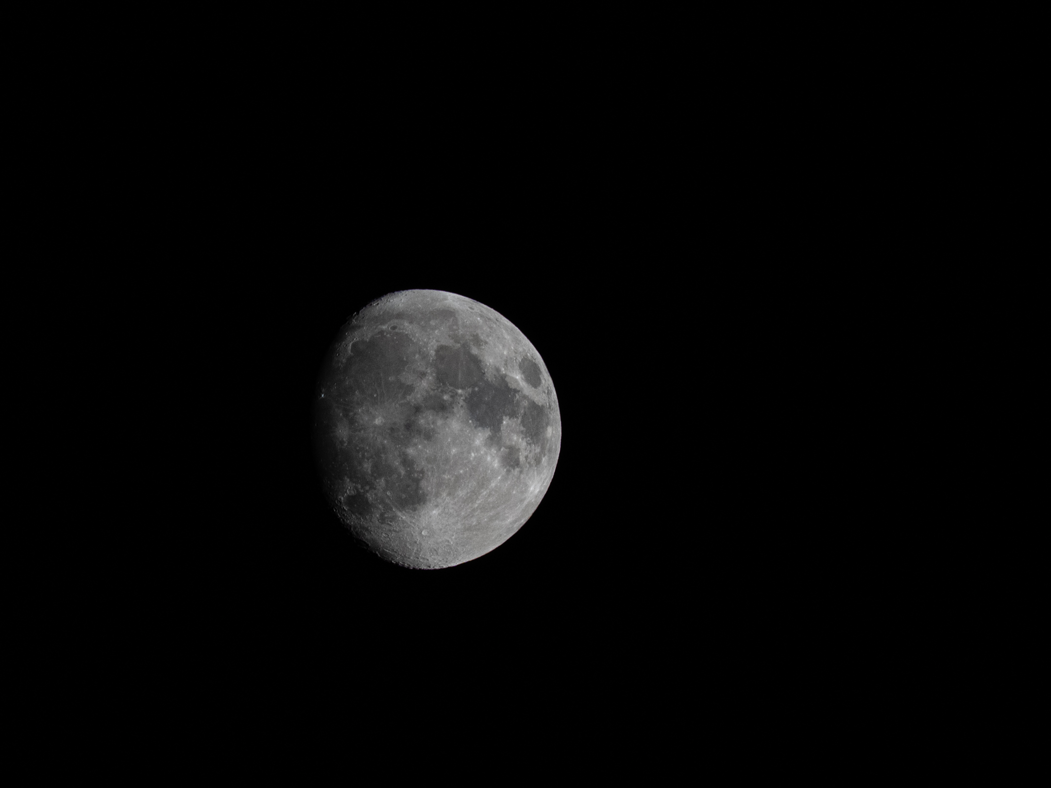 Photo of the moon taken with the Panasonic Leica DG Elmarit 200mm f/2.8 POWER O.I.S and 1.4x teleconverter.