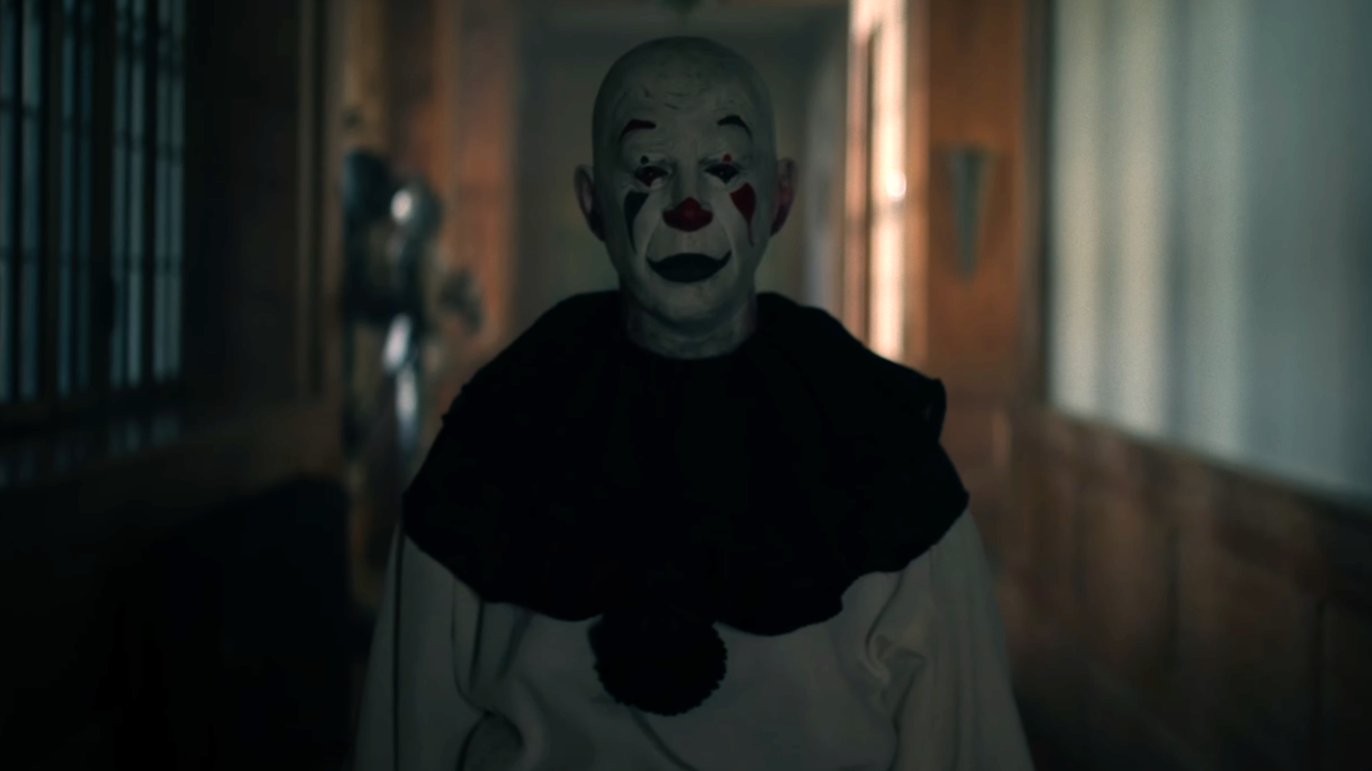 Hell House LLC&#039;s possessed clown in the Hell House LLC: Lineage theatrical promo