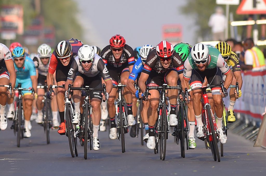 The sprint winds up for stage 1
