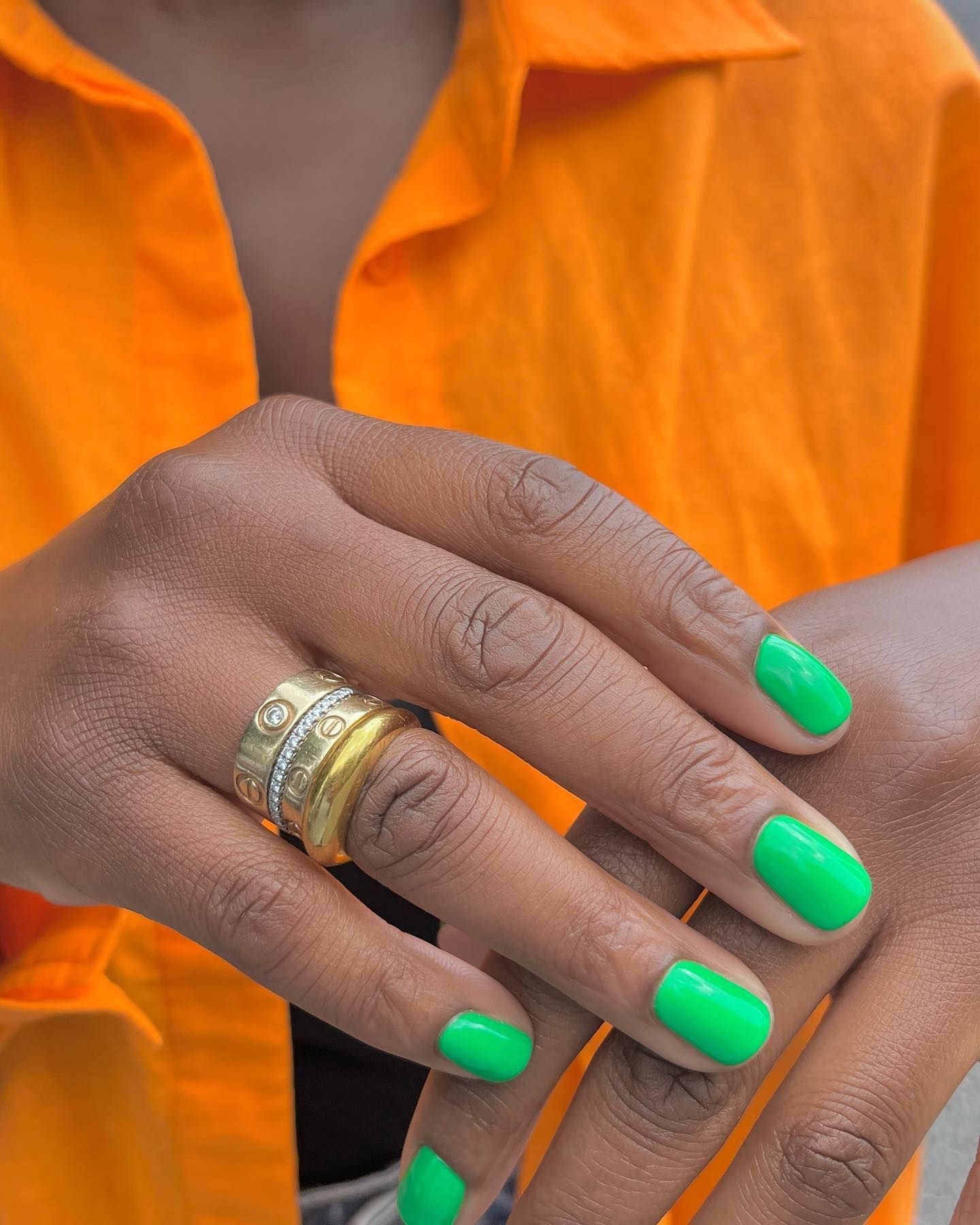 @paintedbyjools neon green manicure