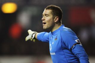 Paul Robinson in action for Tottenham against Liverpool in December 2004.