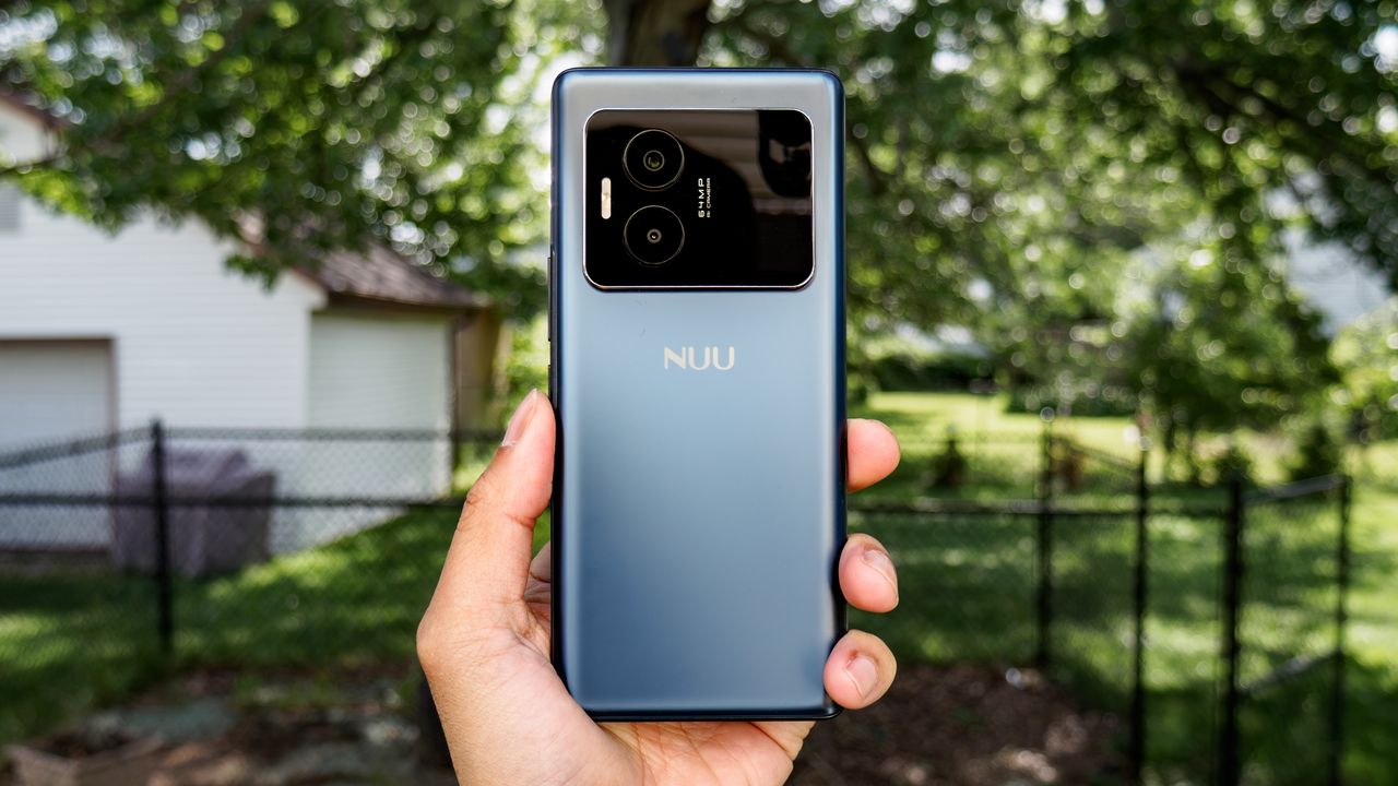 NUU B40 5G held in the hand.