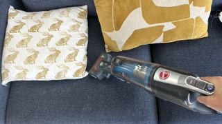 Using the Hoover HF500 as a handheld on the sofa with mini motorised nozzel