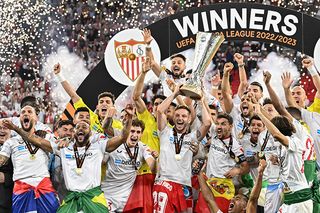 Sevilla lift the Europa League