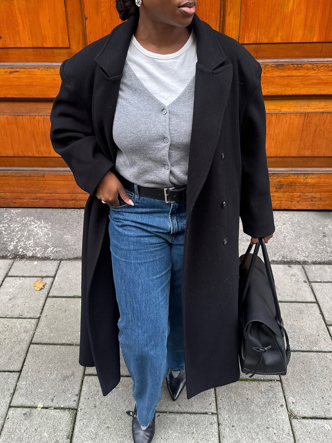 woman wearing belt outfit 2026