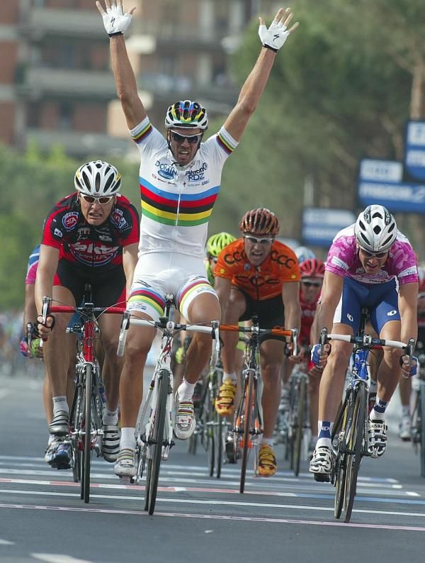 Mario Cipollini wins his 42nd stage at the Giro d'Italia