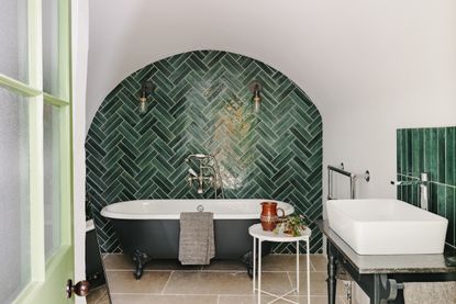 24 Ideas for Textured Bathroom Wall Tiles