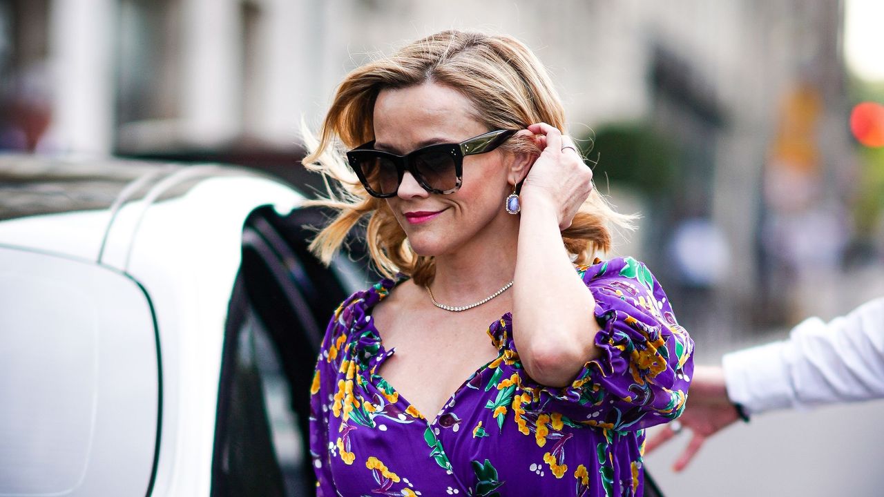 Eyewear, Sunglasses, Street fashion, People, Glasses, Fashion, Shoulder, Beauty, Purple, Blond, 