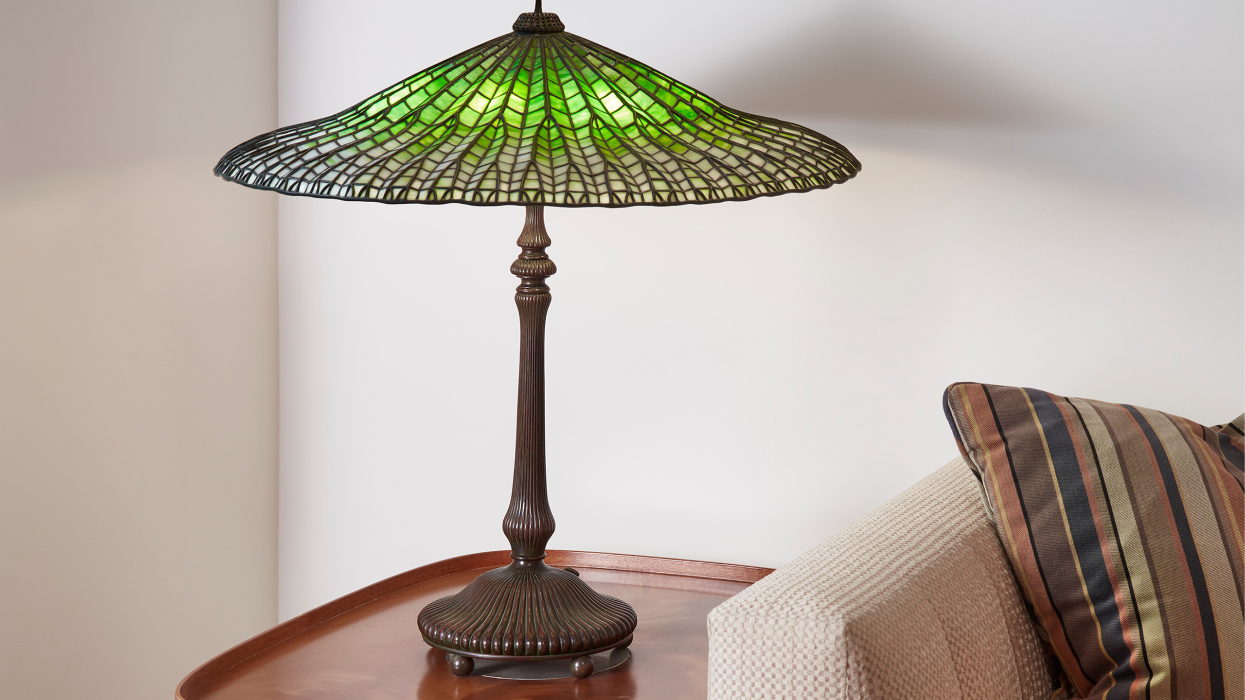 Tiffany Lamps Are Making a Huge Comeback – Why These Charming Art Nouveau Lamps Are Even More Iconic in 2026