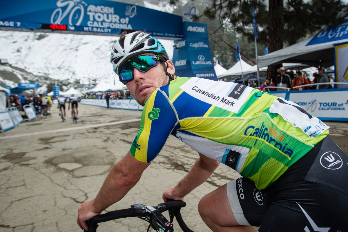 Mark Cavendish (Etixx-Quick Step) held onto the sprint leader jersey