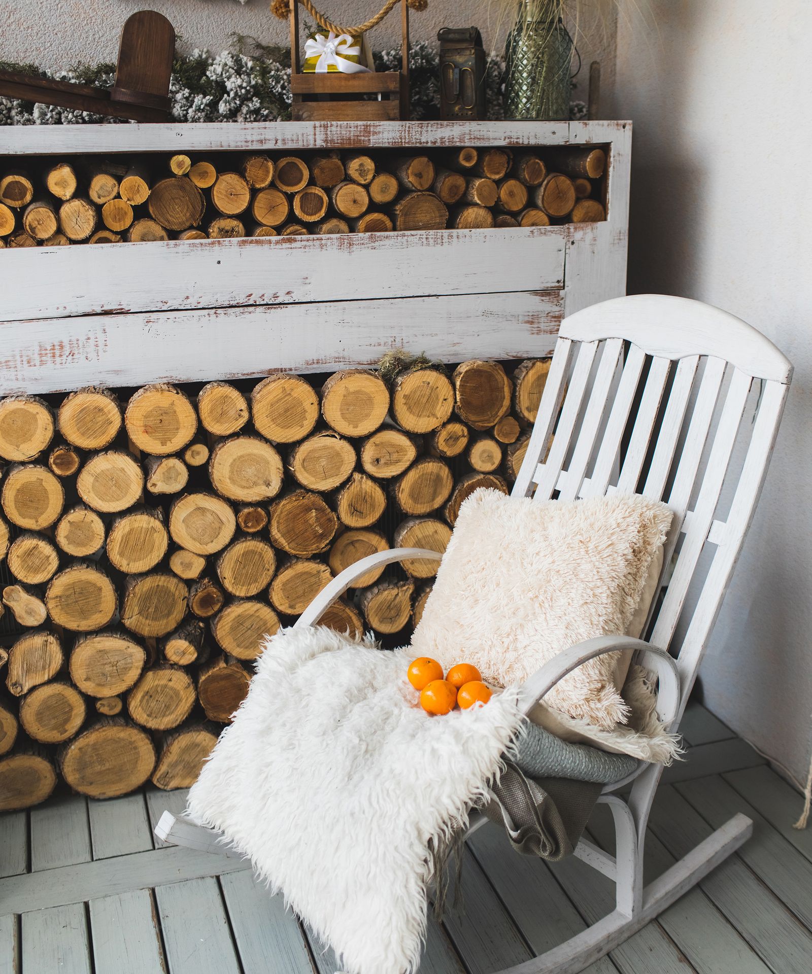 How to start a fire in a fireplace: expert tips and tricks | Homes and ...