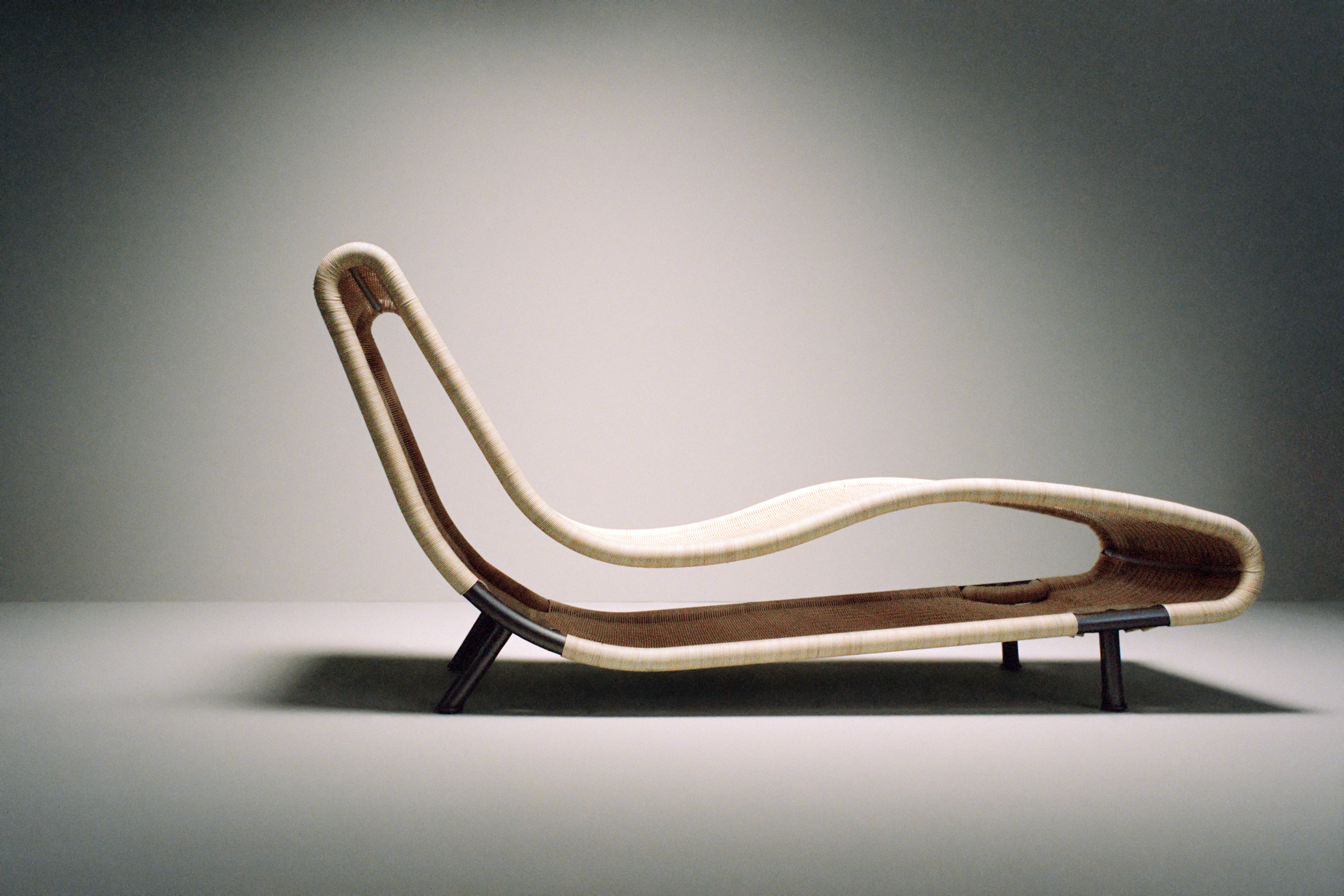 B&amp;amp;B Italia chaise longue by Vincent Van Duysen