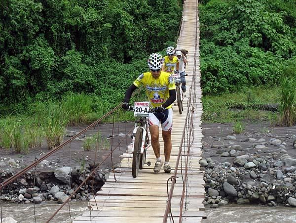 Winners of El Reto 2009, Team Amarante, cross the famous bridge.