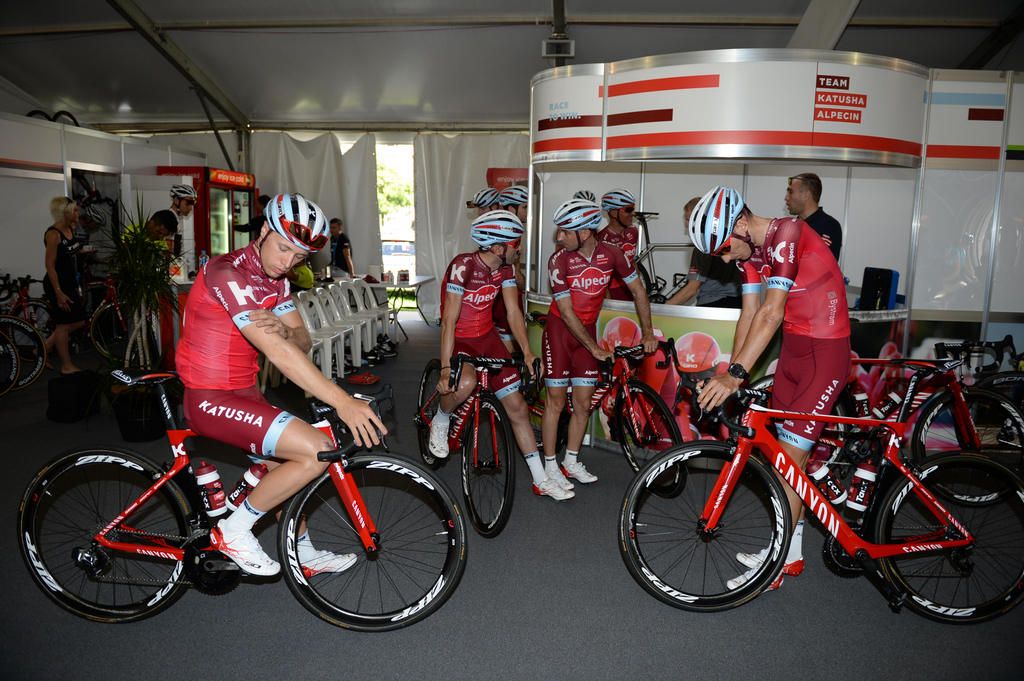 The Katusha-Alpecin team modelling the new helmet pre-ride